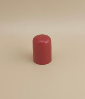 Schön gestaltete rote Plastikkappe für Hautpflegeflaschen