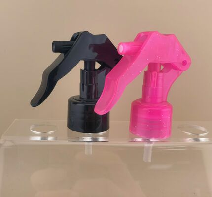 Mini-Triggersprüher aus schwarzem Kunststoff für Kosmetik und Friseur