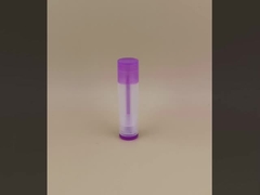 Kleine, glatte, transparente Lippenbalsam-Verpackung mit lila Deckel für Lippenstifte