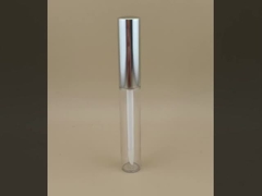 Ansprechendes Design: Transparente Lippenbalsam-Verpackung mit silbernem Deckel für Lippenstifte