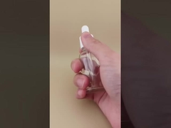 Fein gestaltete, klare, glatte, runde Tropffflasche für die Hautpflege