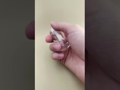 Mini-Glas-Tropffflasche für die Hautpflege von Frauen