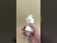 Zartes Design, weißer Kunststoff, großer Schaumsprühkopf mit Bürste für Duschgelflaschen