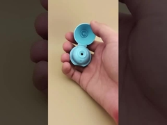 Himmelblauer Kunststoff, glatter, kugelförmiger Deckel für Kosmetikflaschen