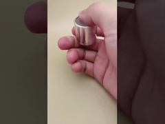 Silberne Aluminium-Kunststoff-Runde Glatte Kappe mit klarem Knopf für Hautpflegeflaschen