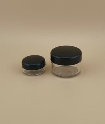 Kleines klares Plastikkremglas mit Schraubdeckel für Lotion