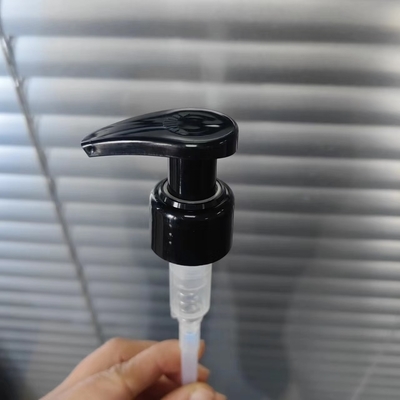 PP Lotion Pump mit feiner Rippenstruktur, Sattelkopf, Kunststoff, Schraubverschluss