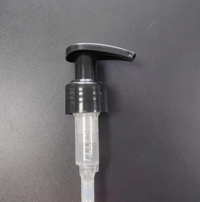 PP Lotion Pump mit feiner Rippenstruktur, Sattelkopf, Kunststoff, Schraubverschluss