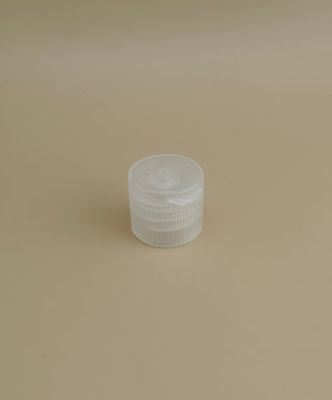 Kleine, durchsichtige, runde, geribte Plastikkappe für Kosmetikflaschen