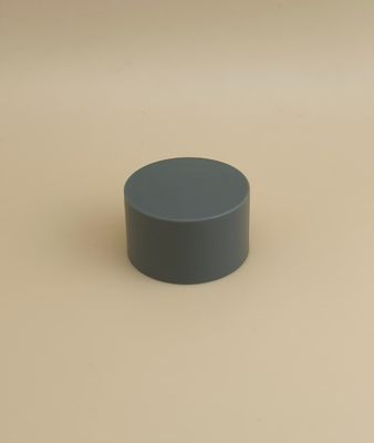 Graue Kunststoffkappe, glatt, matt für Kosmetikflaschen