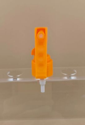 Mini-Trigger-Sprayer aus orangefarbenem Kunststoff für Friseure