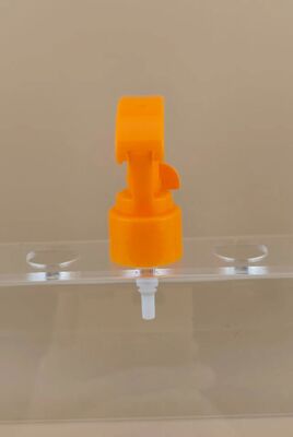Mini-Trigger-Sprayer aus orangefarbenem Kunststoff für Friseure