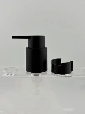 28/410 Matte schwarze Kunststoffcreme-Pumpe mit Clip für die Verpackung von Kosmetika