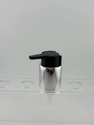 28/410 Matte schwarze Kunststoffcreme-Pumpe mit Clip für die Verpackung von Kosmetika