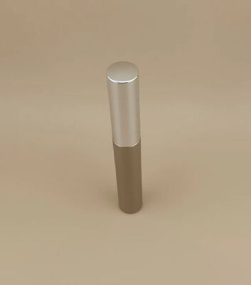 Flaschen-Augenbürste mit goldenem Aluminium-Schraubdeckel für Frauen
