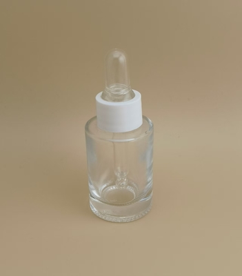 Mini-Glas-Tropffflasche für die Hautpflege von Frauen