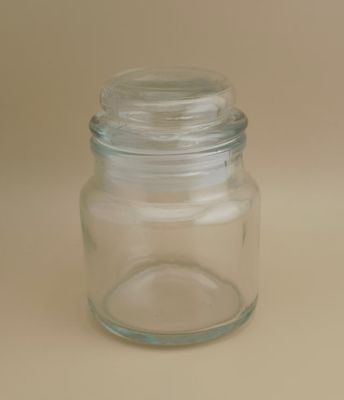 Fein gestaltete, klare Kerzenbecher für das Festival